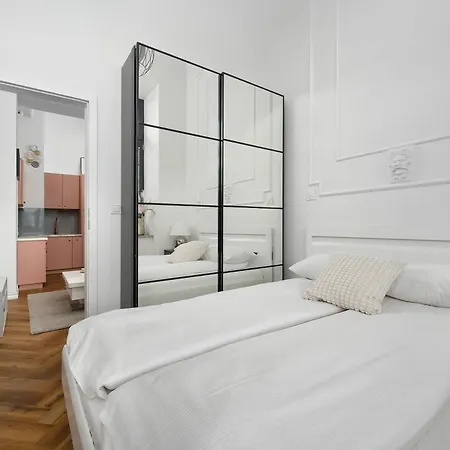 Stylish With A Desk And 2 Bedrooms In By Renters Breslau