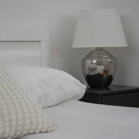 Apartment Stylish With A Desk And 2 Bedrooms In By Renters Breslau