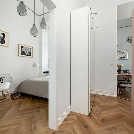 Apartman Stylish With A Desk And 2 Bedrooms In By Renters