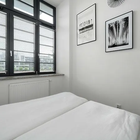 Stylish With A Desk And 2 Bedrooms In By Renters