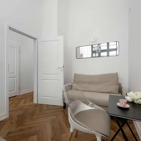 Stylish With A Desk And 2 Bedrooms In By Renters Apartment *