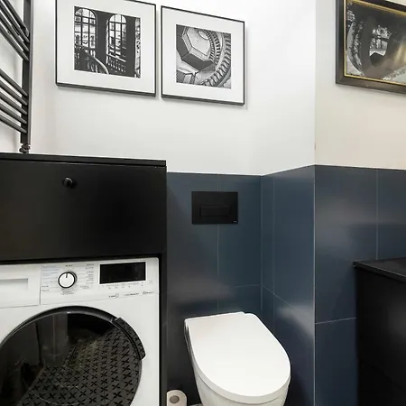 Stylish With A Desk And 2 Bedrooms In By Renters