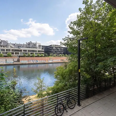Stylish With A Desk And 2 Bedrooms In By Renters Apartment *