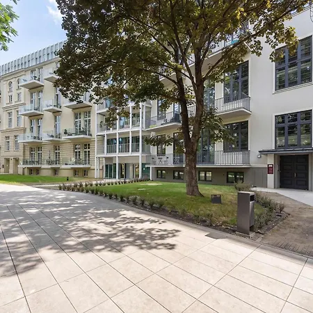 Stylish With A Desk And 2 Bedrooms In By Renters Apartment *